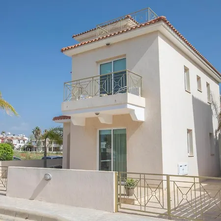 George's Lux * Protaras