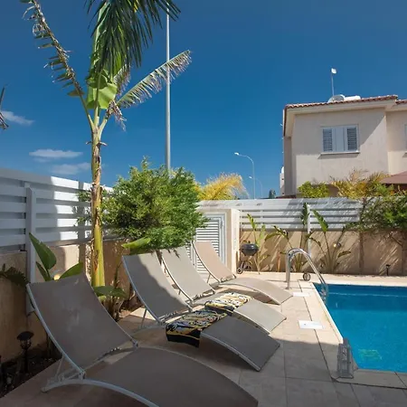 George's Lux * Protaras