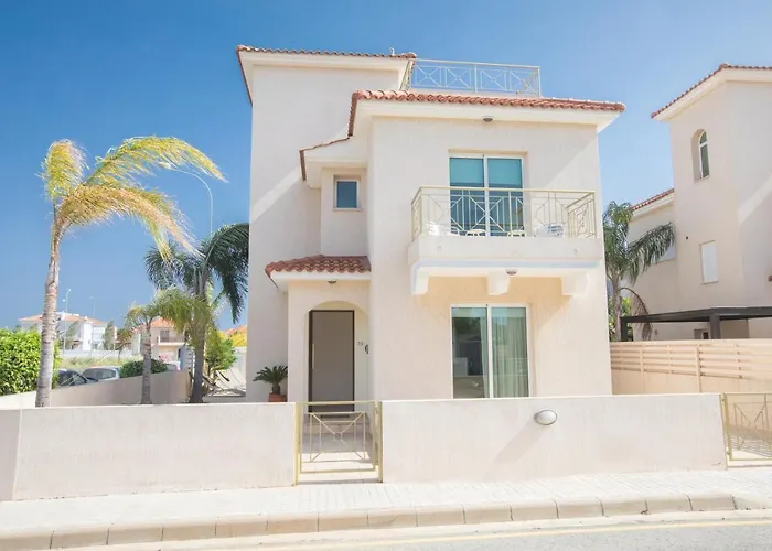 George's Lux * Protaras