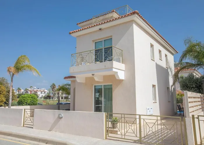 George's Lux * Protaras